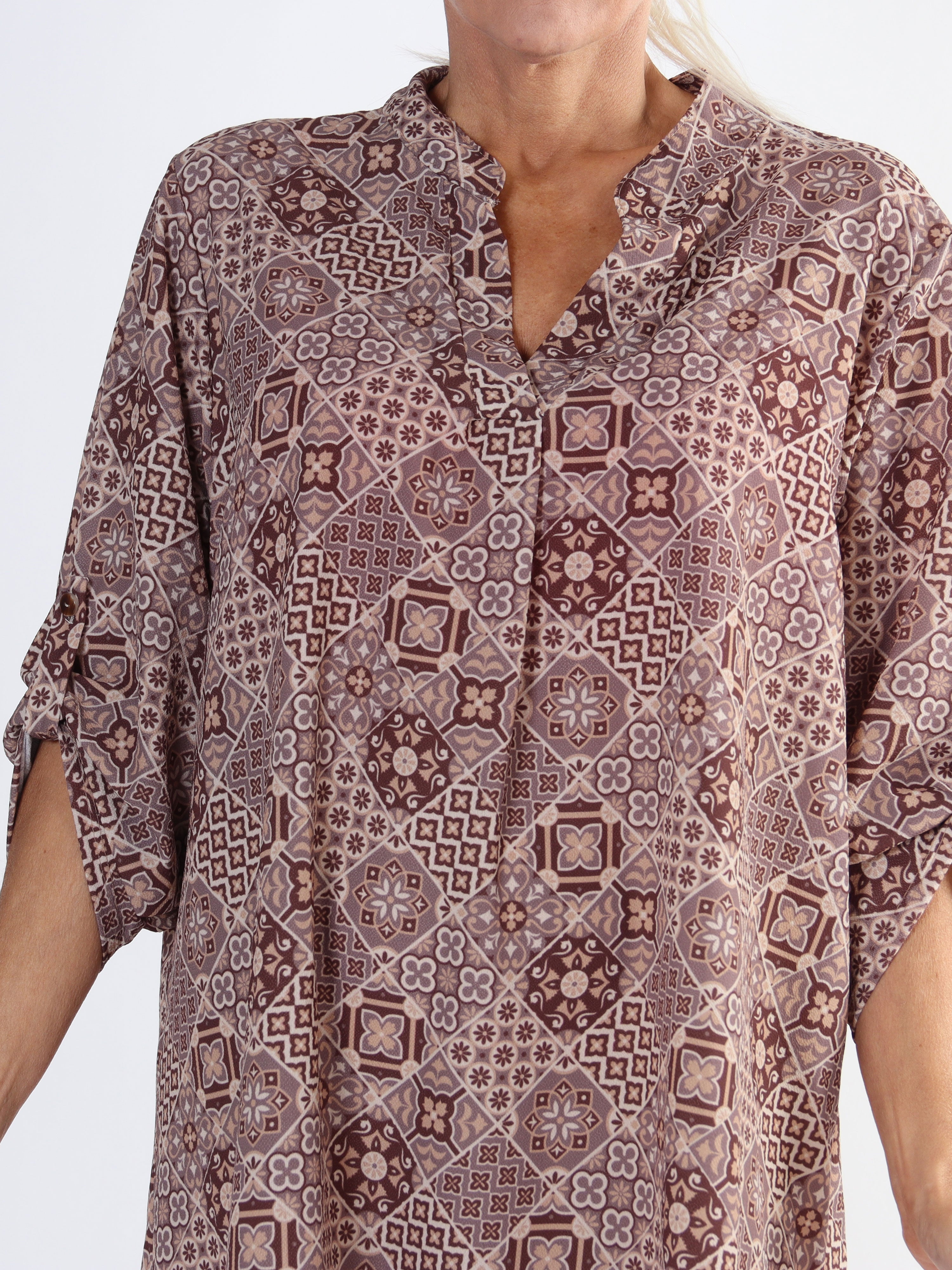 Vanesa Mosaic Long - Plus size mønstret kjole